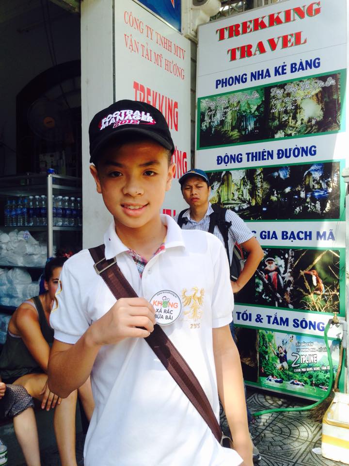 Du[-]khách[-]Hàn[-]Quốc[-][-]hứng[-]khởi[-]với[-]sticker[-]"Không[-]xả[-]rác[-]bừa[-]bãi"[-]của[-]Tin[-]Môi[-]Trường